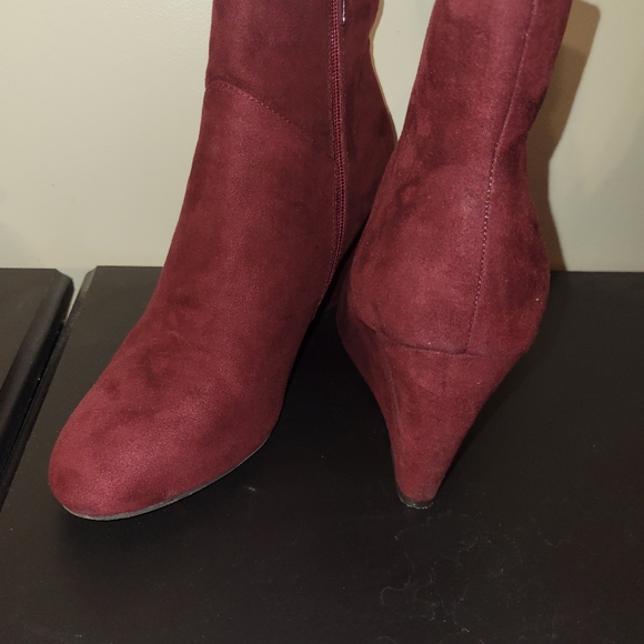 Cute Maroon Boots - Picture 4 of 4